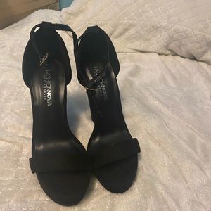 Fashionnova black platform heel,Clasp on the ankle